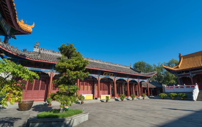 阆中文届