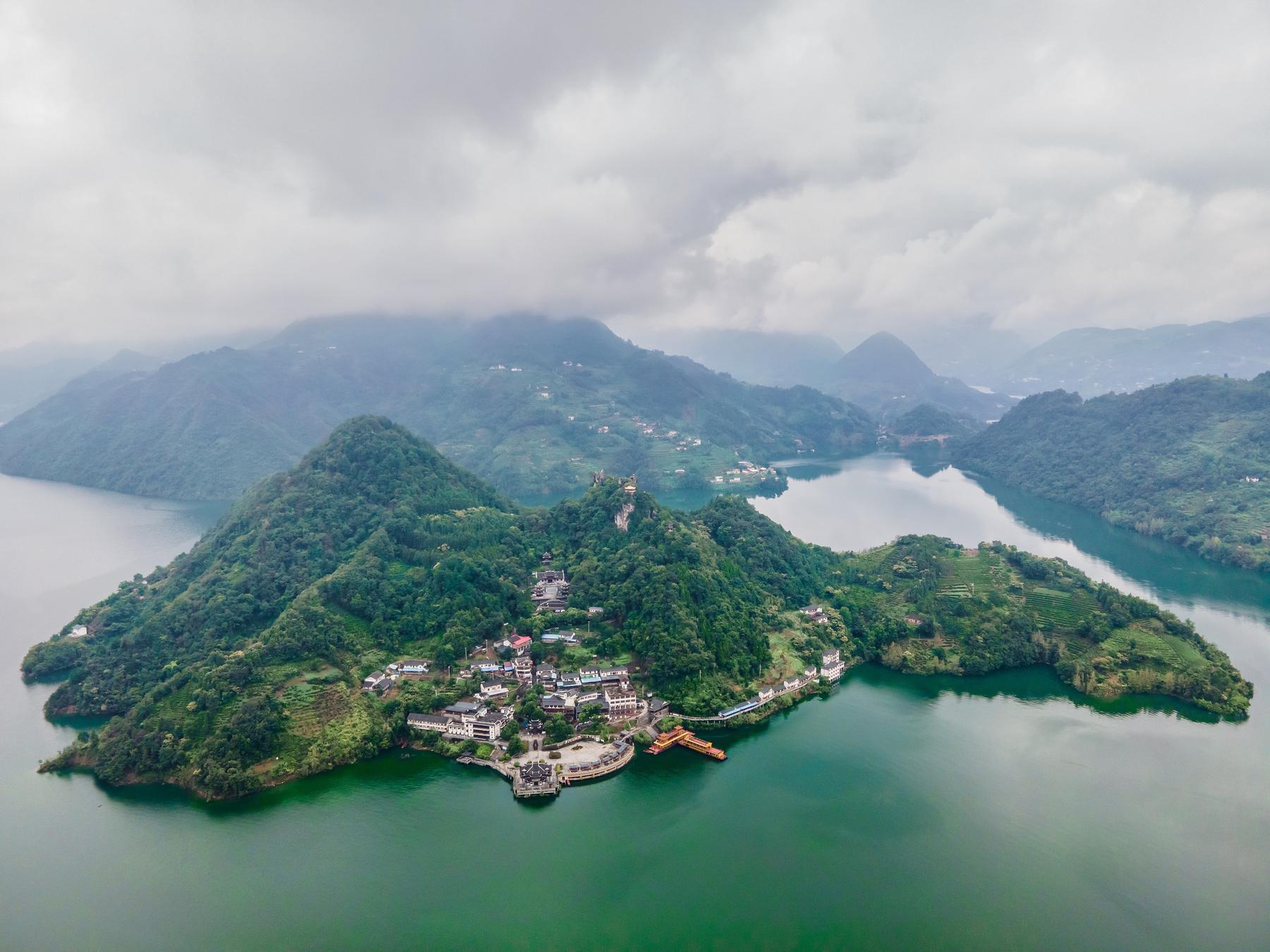 武落钟离山