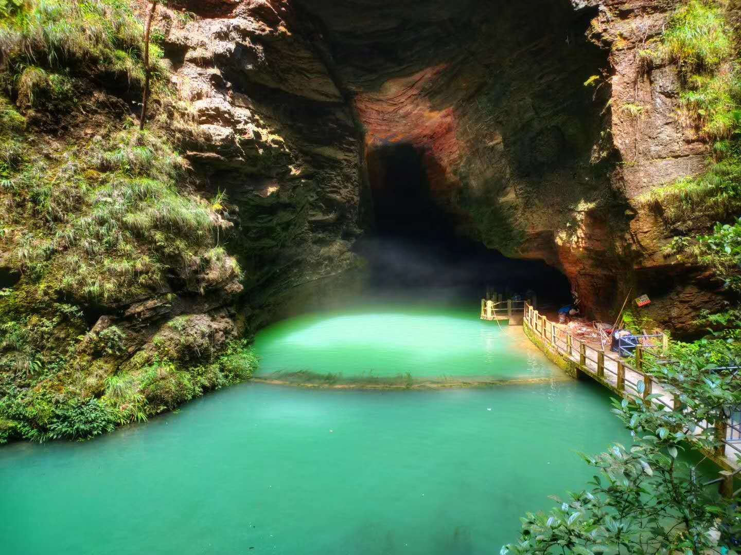 猴耳天坑风景渡假区