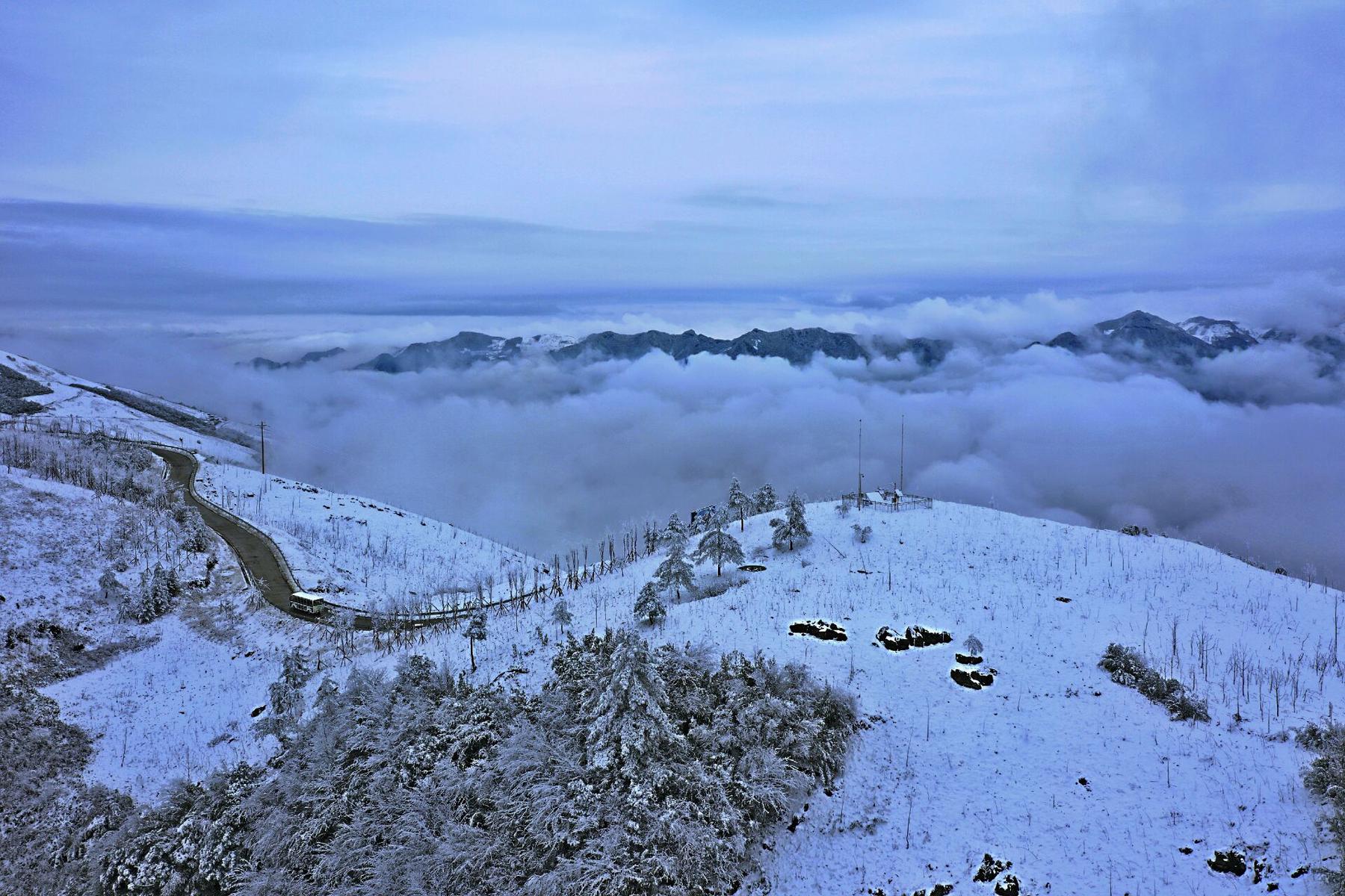 巴山罗盘顶滑雪场