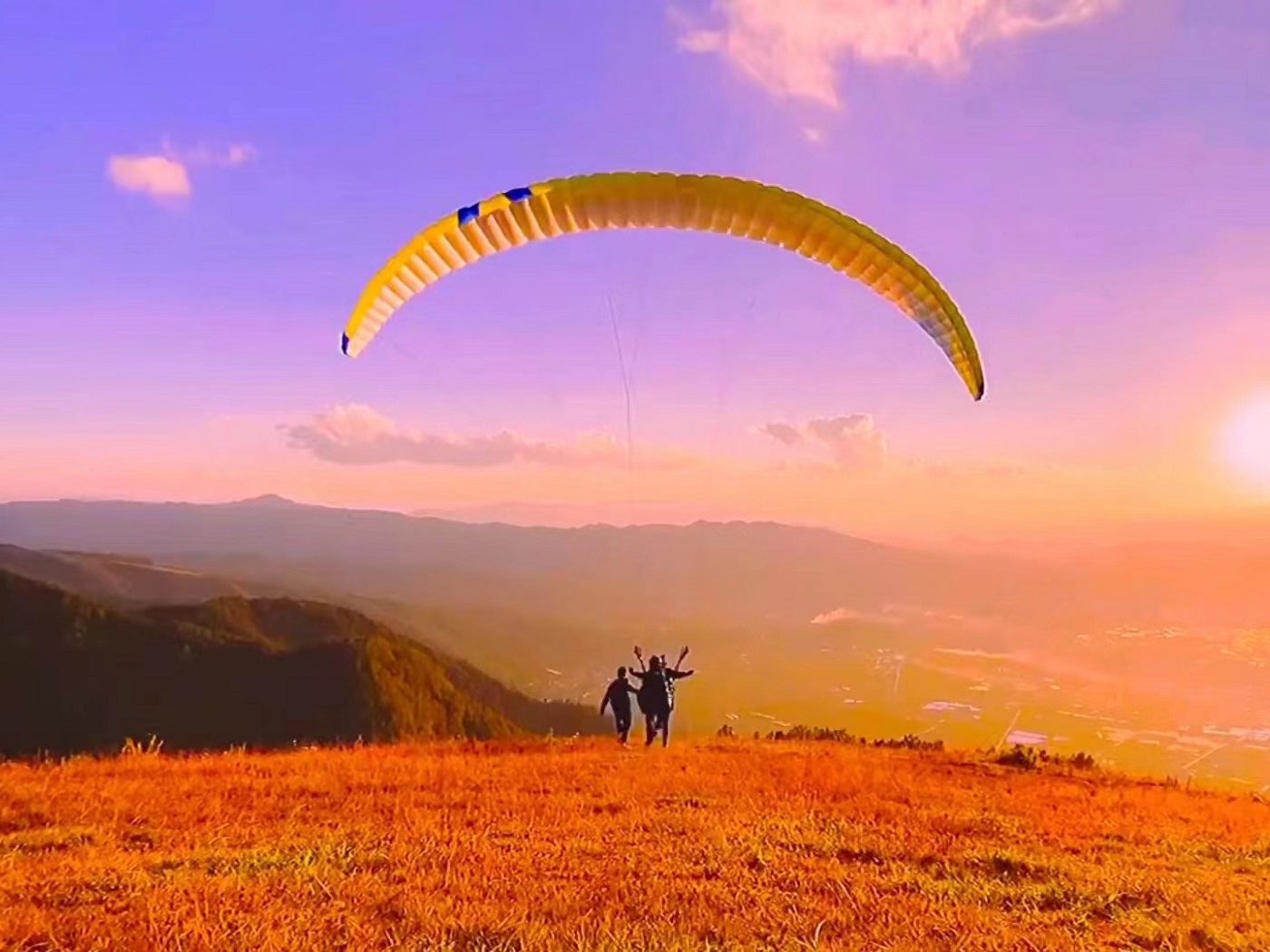 云煲唣端飞行滑翔伞基地