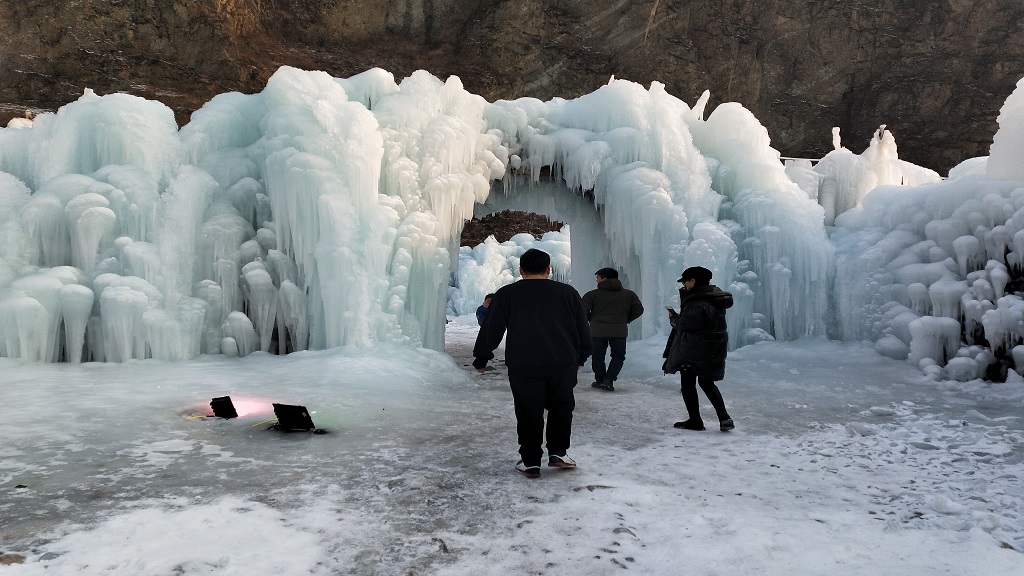 傍水崖冰河世纪主题公园