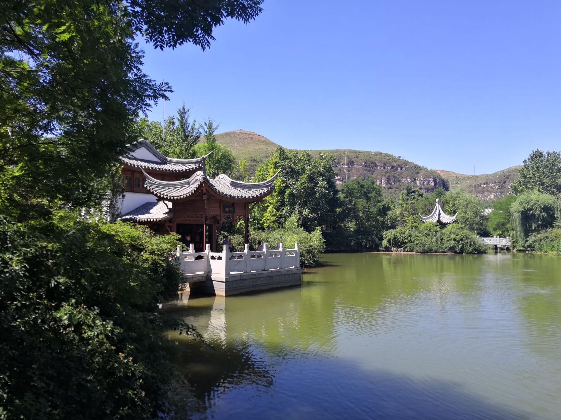 秀兰村庄