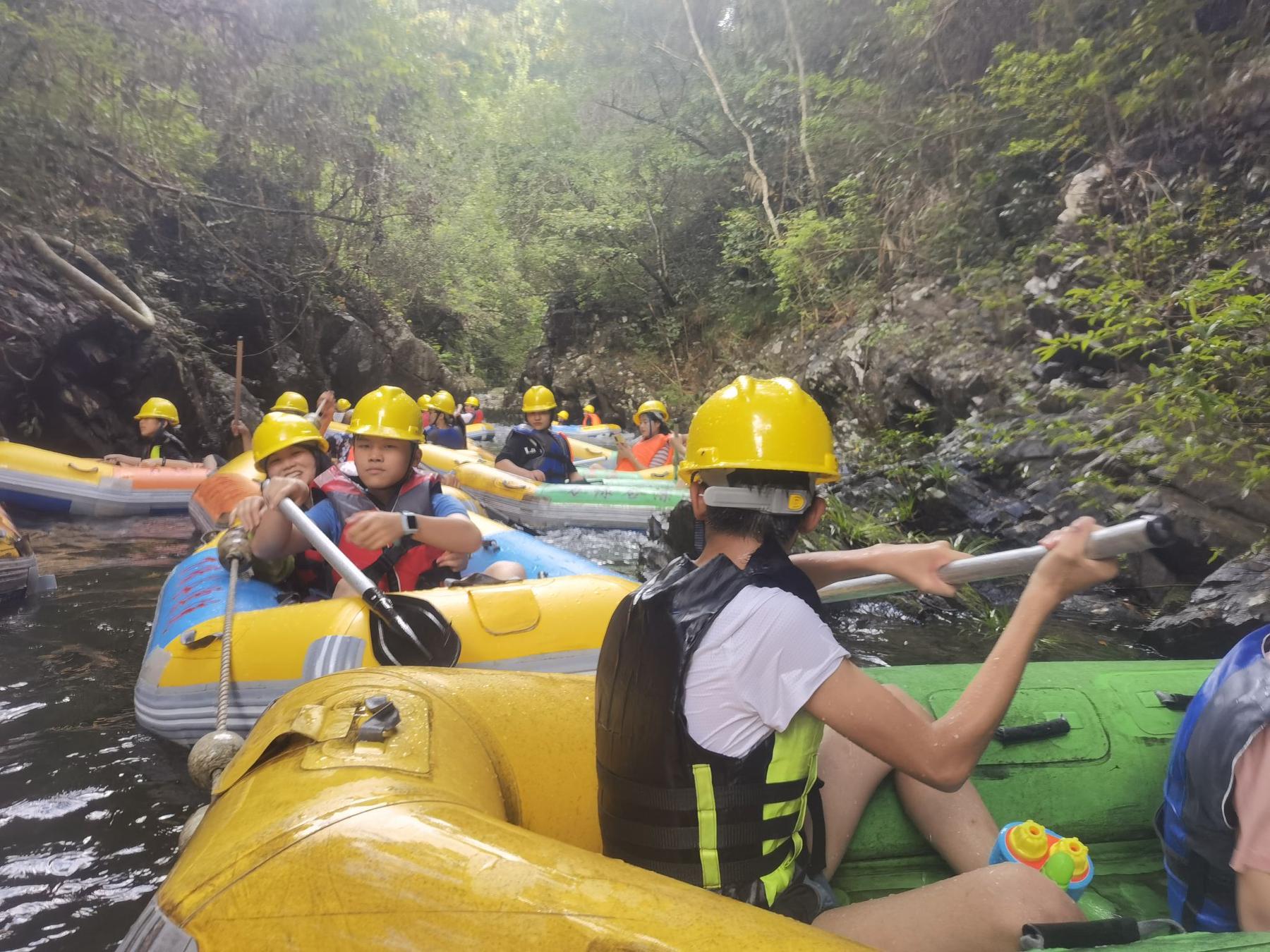 万绿谷旅游度假区空中漂流