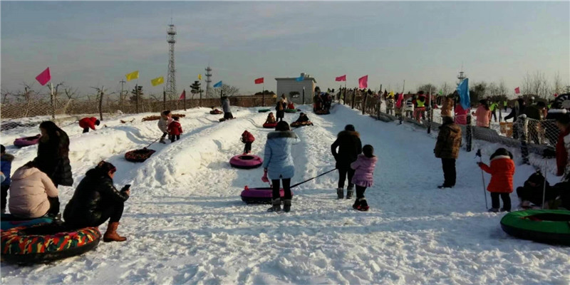 桃花山庄滑雪场