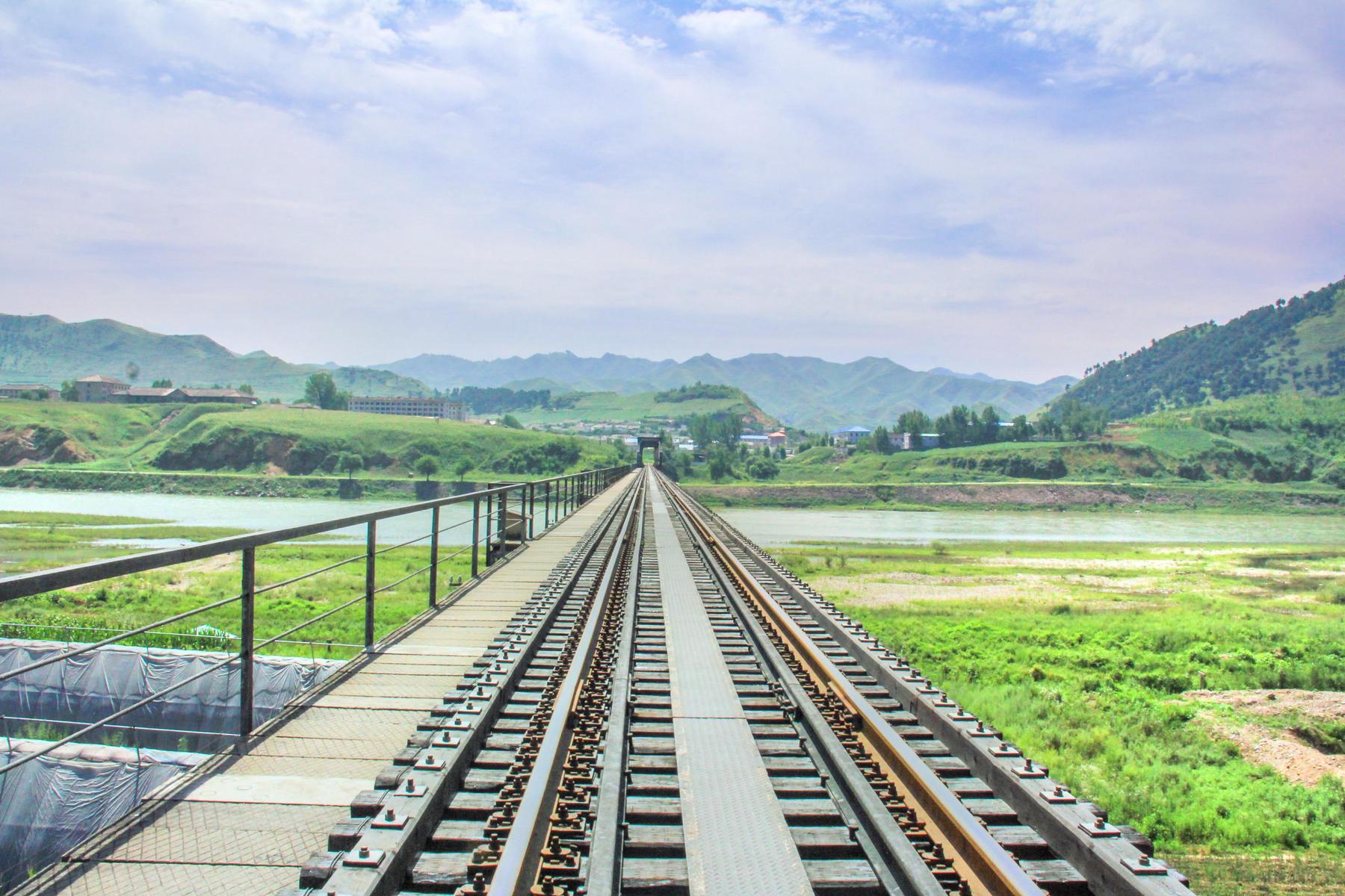 鸭绿江国境铁路大桥景区