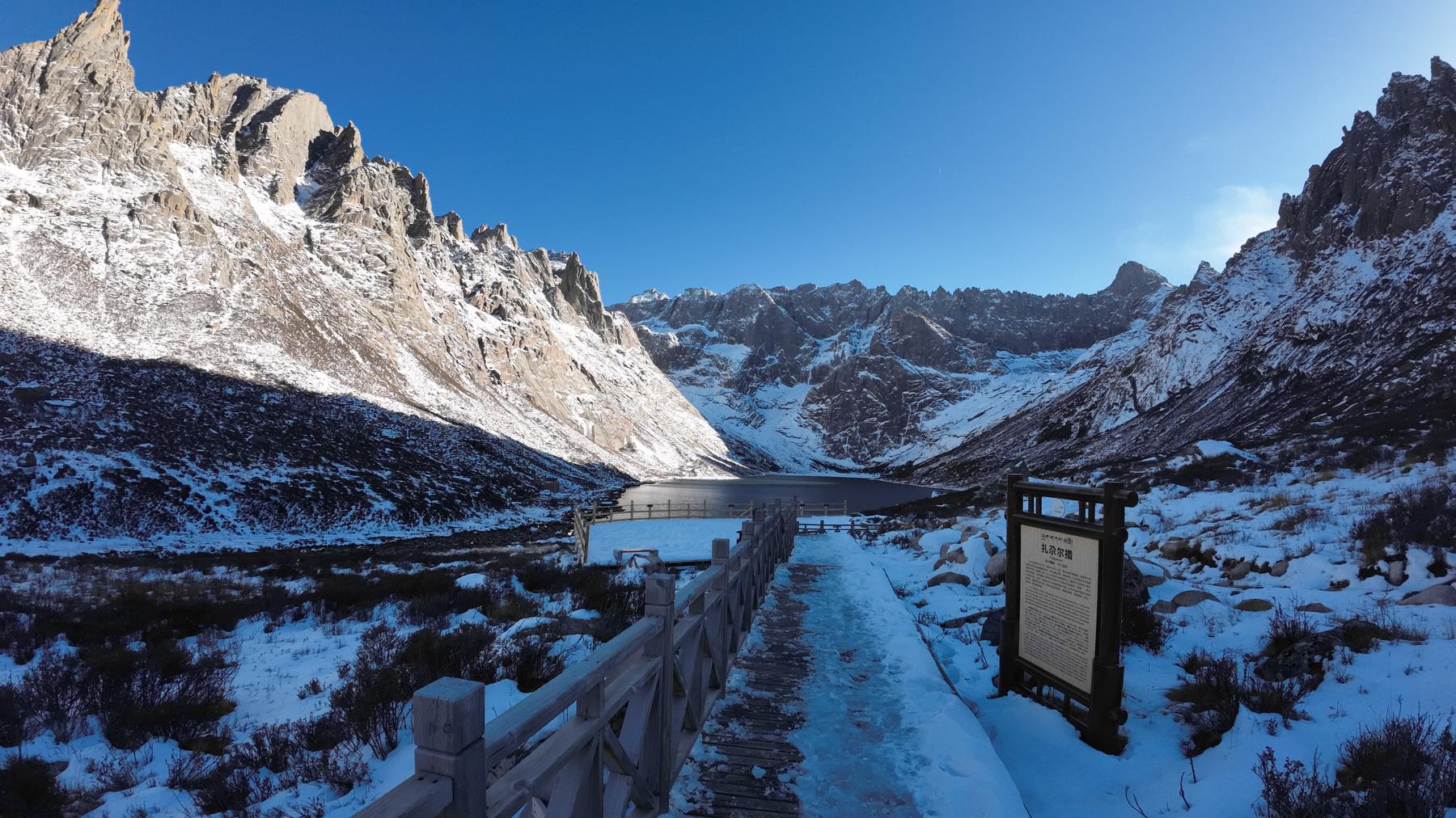 莲宝叶则风景区